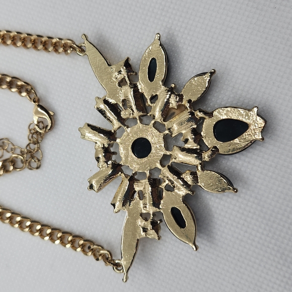 Vintage Statement Necklace - Faceted Stones on a Gold-Toned Chain - Picture 5 of 5